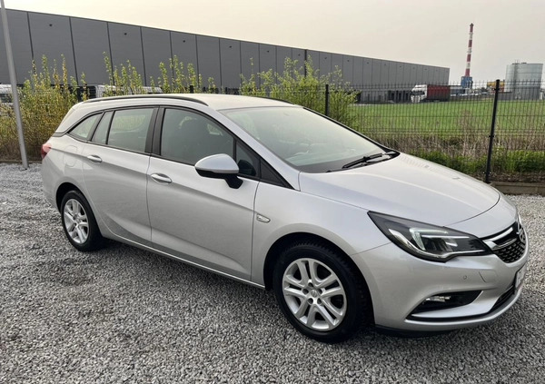 Opel Astra cena 44999 przebieg: 132000, rok produkcji 2018 z Płońsk małe 529